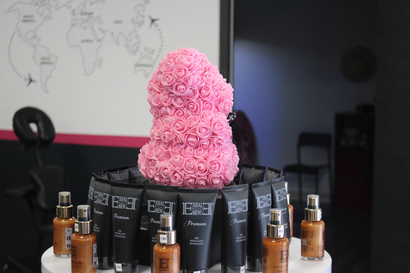 Présentoir des parfums Exhalessence au Centre Hinatea